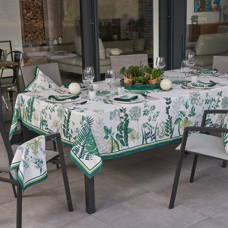 Agapanthes tablecloth, a design inspired by luxuriant nature